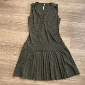 Hot Sauce Women’s Grey Sleeveless Dress Size Small